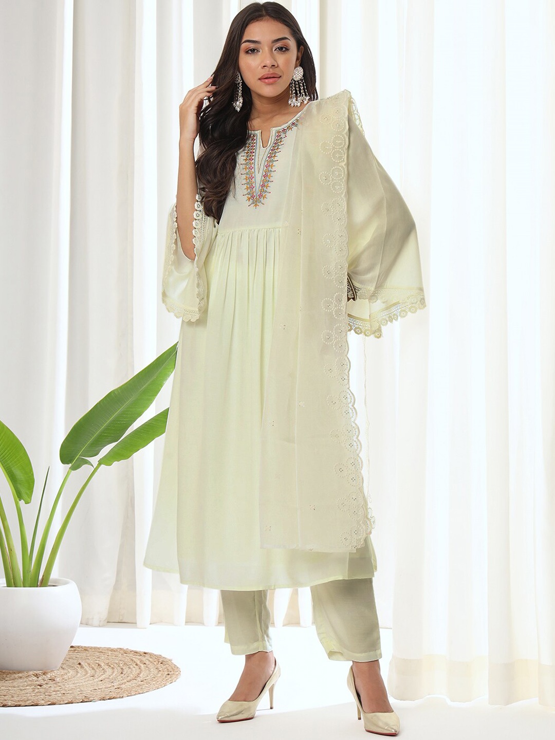 

HEEPOSH Floral Yoke Design Regular Kurta With Trousers & Dupatta, Yellow