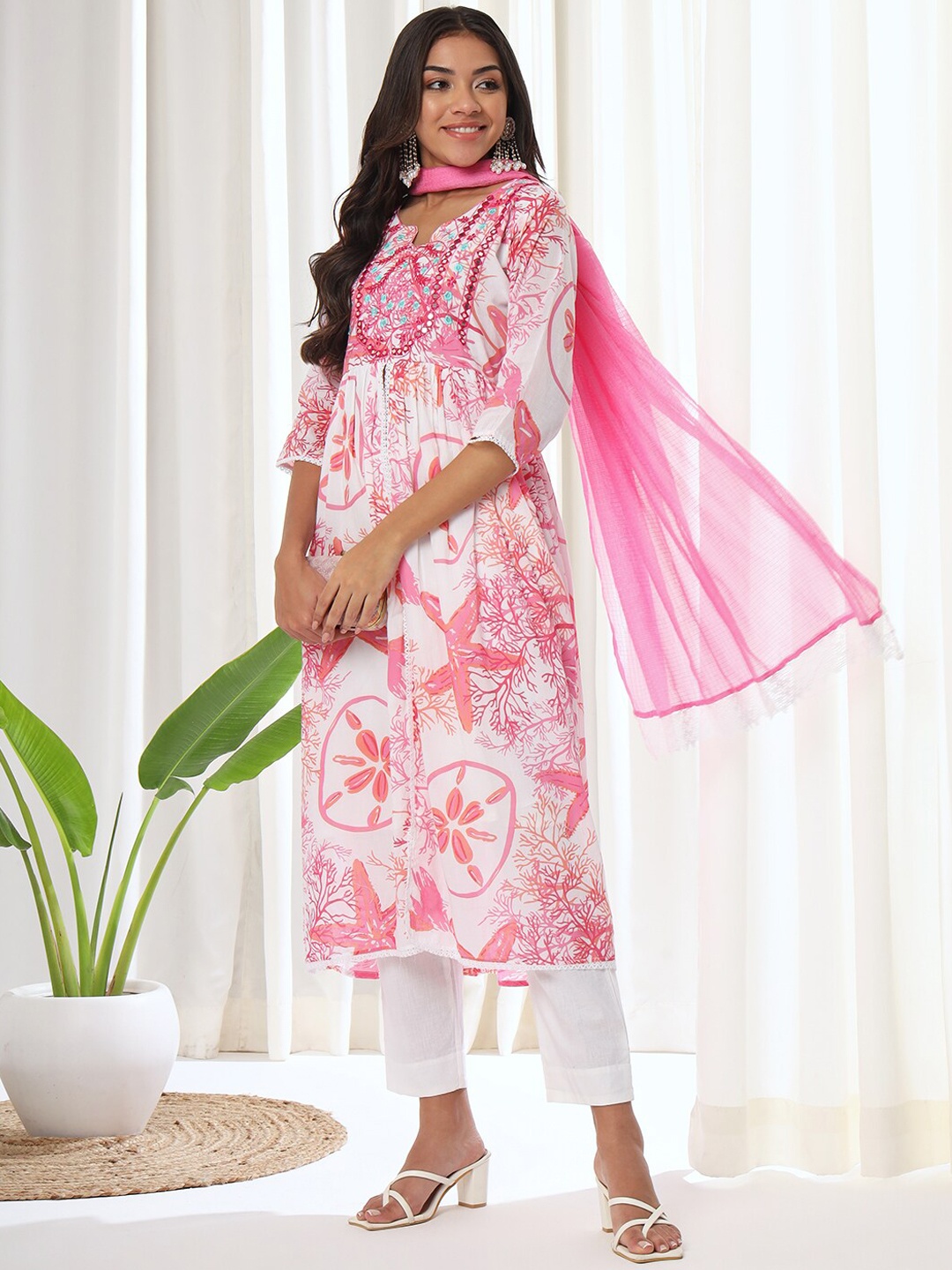 

HEEPOSH Floral Printed Pleated Thread Work Kurta With Trousers & Dupatta, Pink