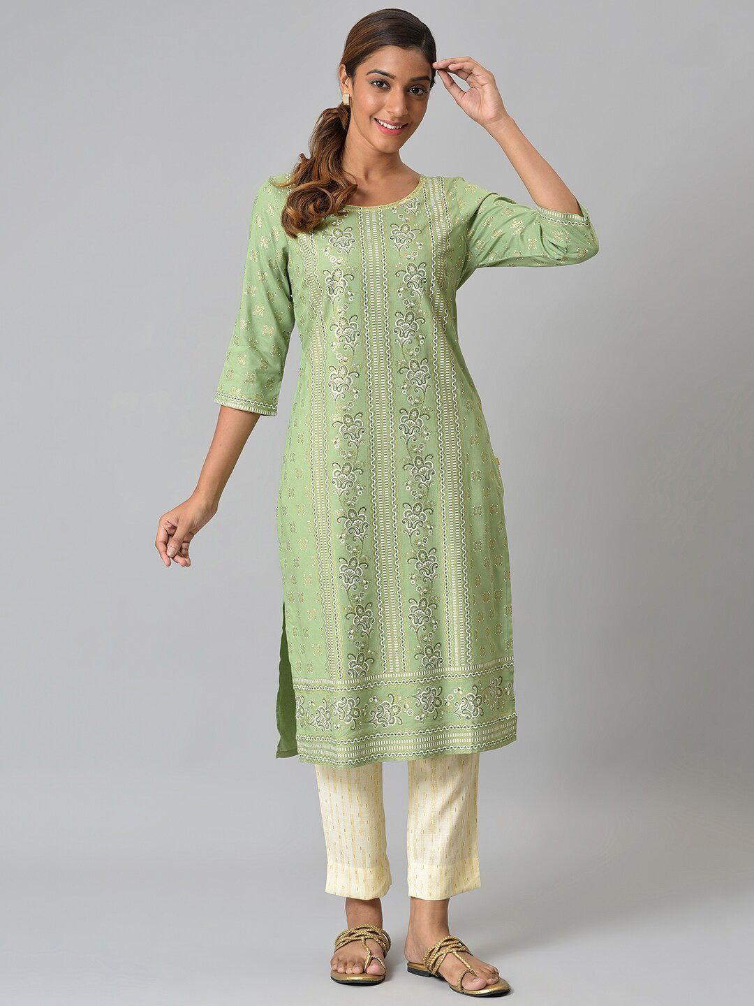 

AURELIA Ethnic Motifs Printed Straight Kurta, Green
