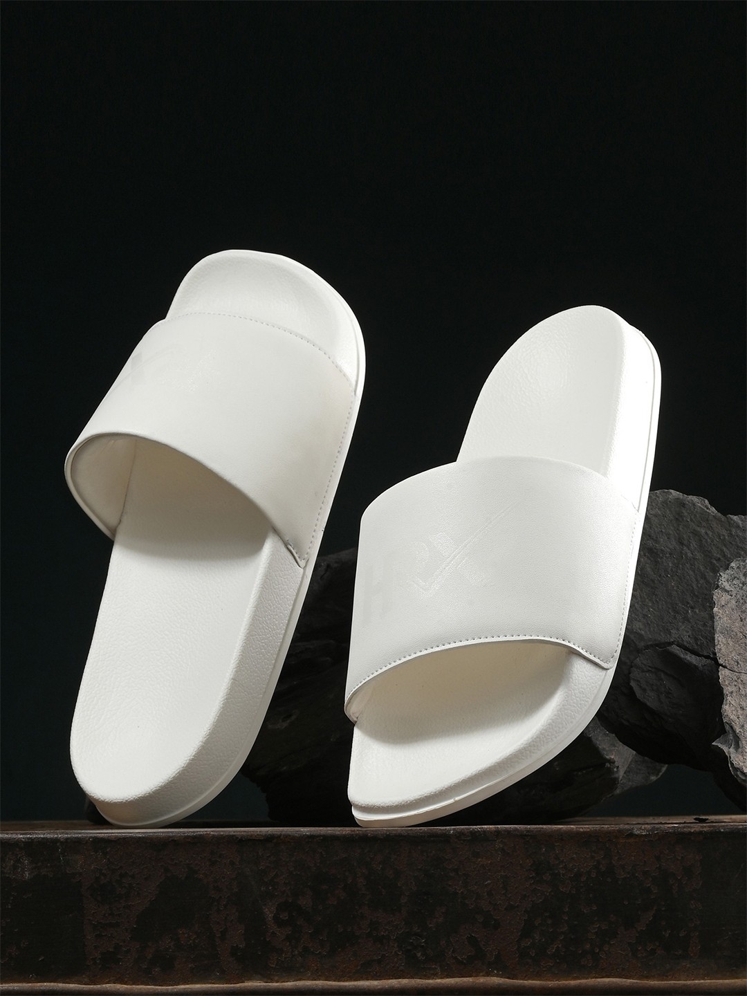 

HRX by Hrithik Roshan Men White Solid Sliders