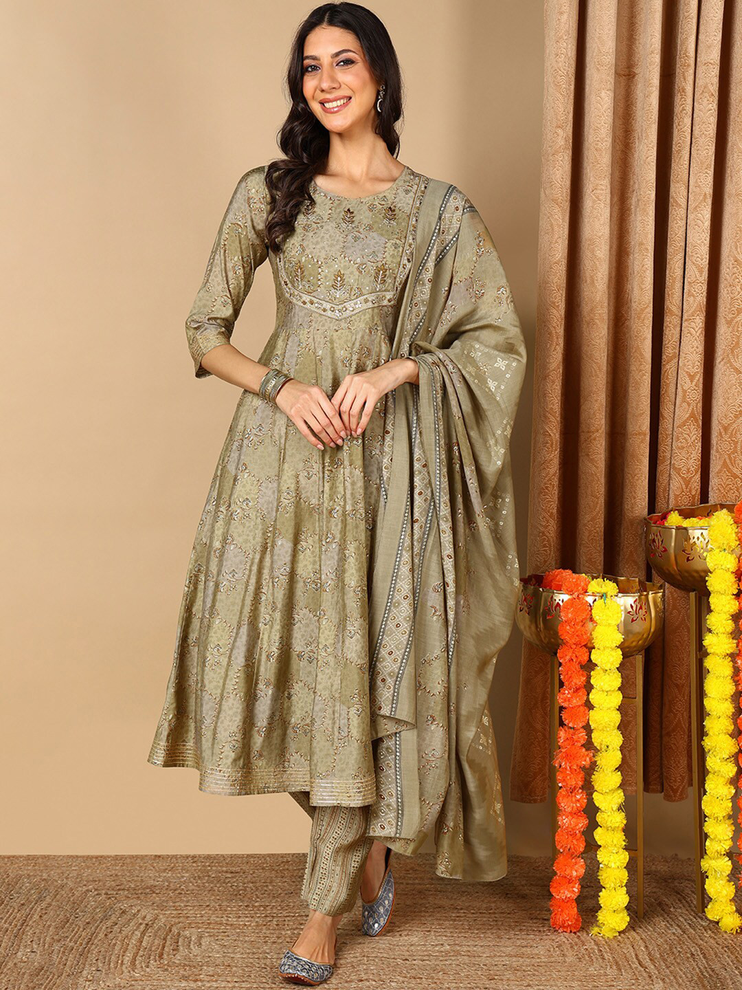 

AHIKA Olive Green Ethnic Motifs Printed Pure Cotton Anarkali Kurta & Trousers With Dupatta