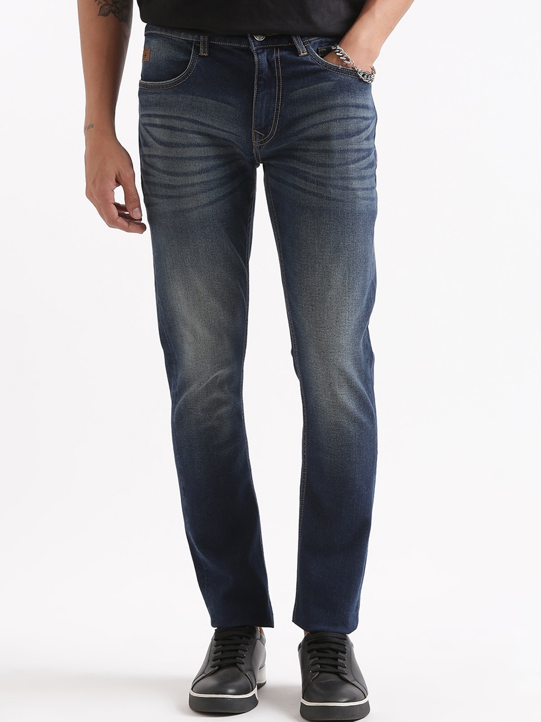 

WROGN Men Slim Fit Light Fade Cotton Jeans, Blue