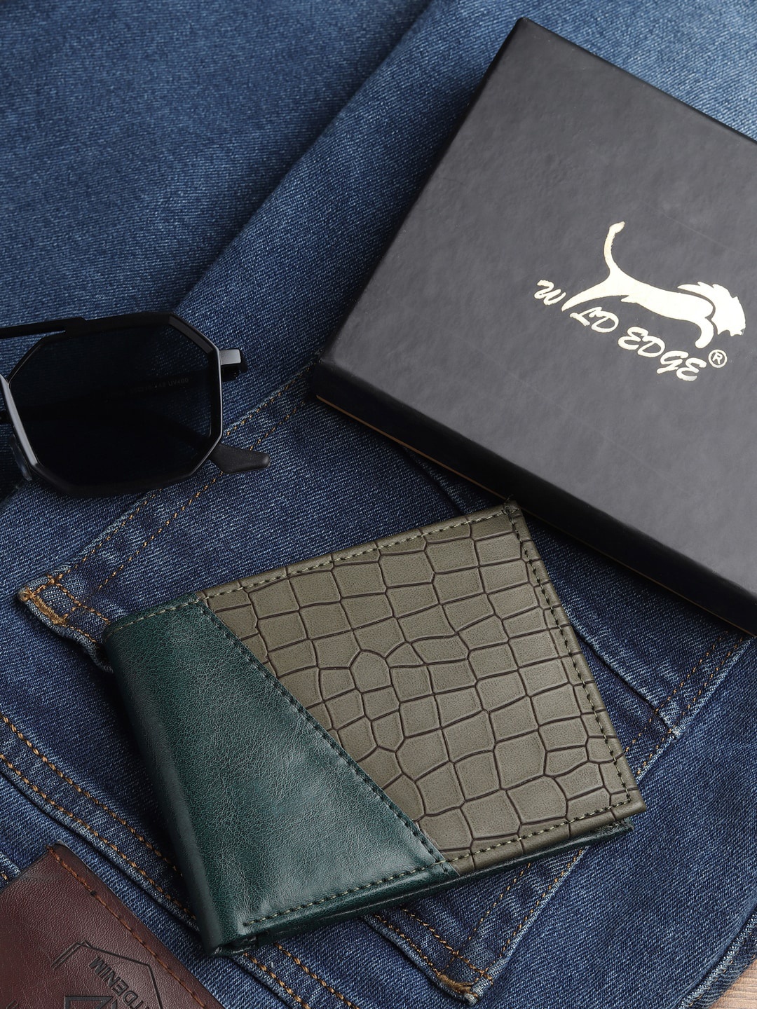 

WILD EDGE Men Geometric Textured Two Fold Wallet, Green