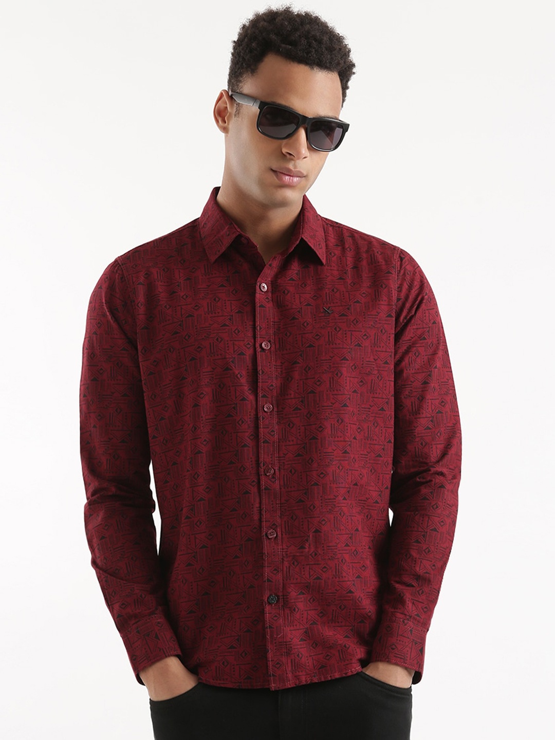 

WROGN Slim Fit Conversational Printed Linen Casual Shirt, Maroon