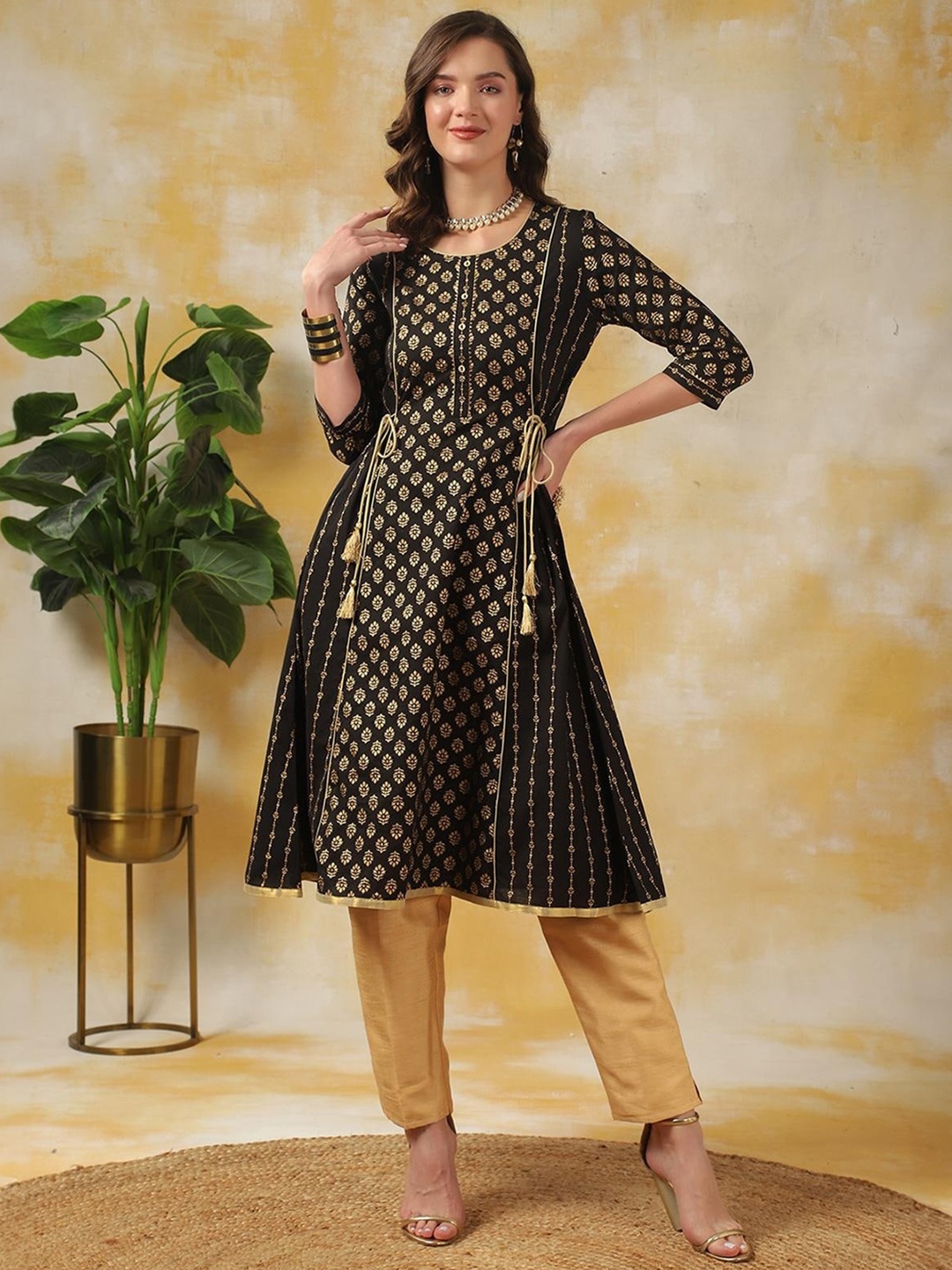 

Rangita Ethnic Motifs Printed Round Neck Tie-Ups A-Line Kurta, Black