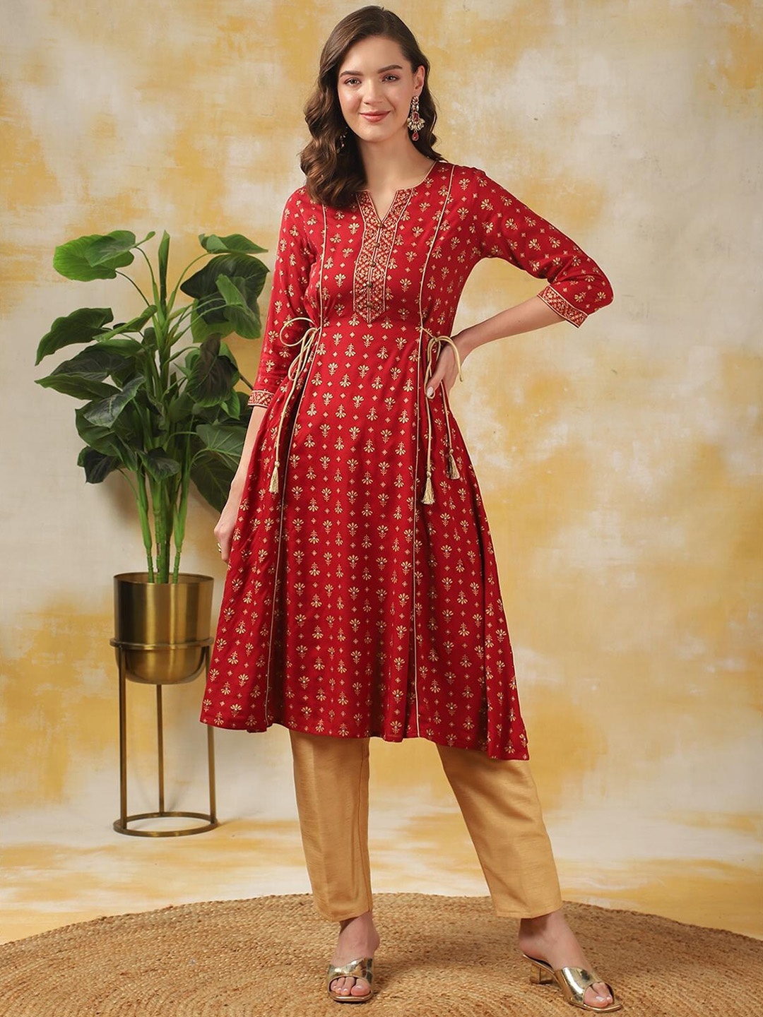

Rangita Ethnic Motifs Printed Tie Up A-Line Kurta, Maroon