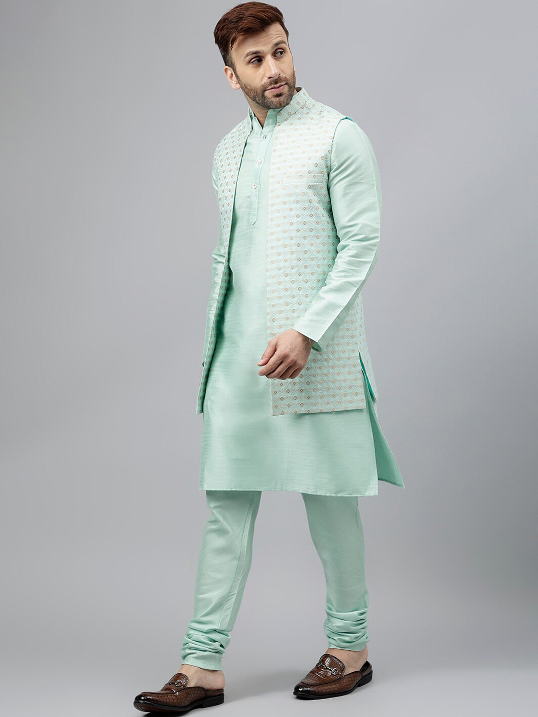 

Hangup Mandarin Collar Straight Kurta With Pyjamas & Nehru Jacket, Green