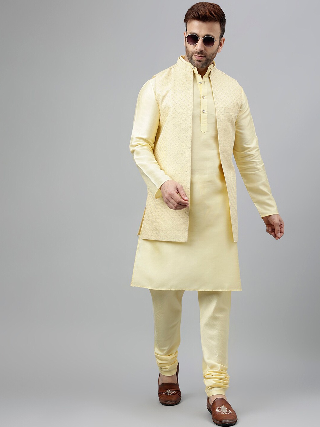 

Hangup Band Collar Straight Kurta with Pyjamas & Jacket, Yellow