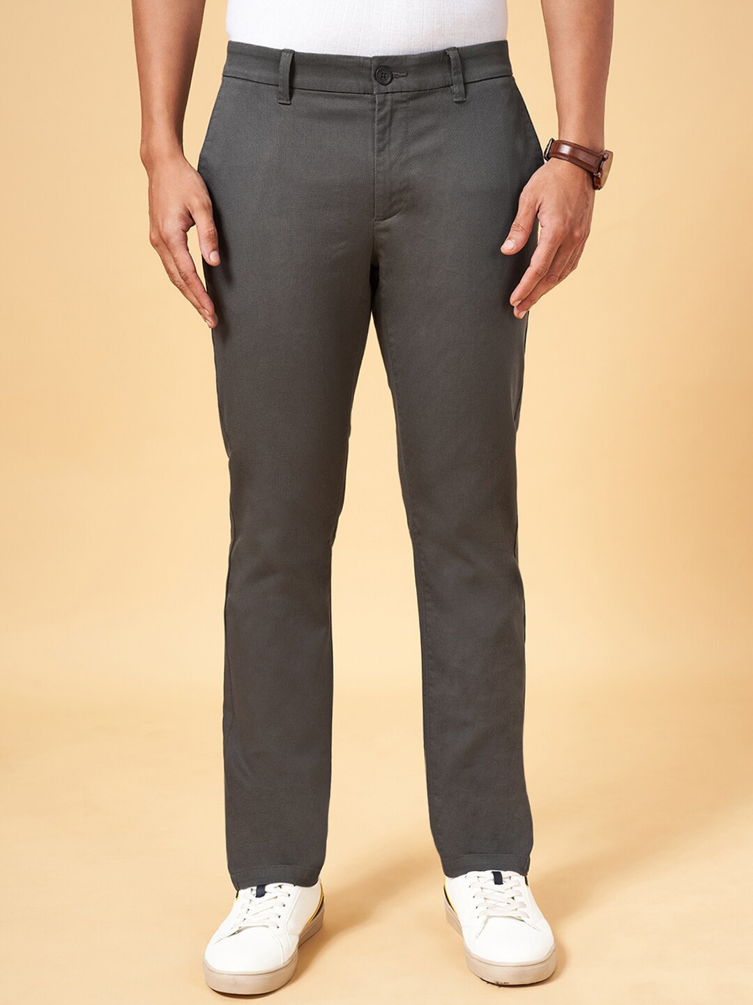 

BYFORD by Pantaloons Men Slim Fit Low-Rise Chinos, Grey
