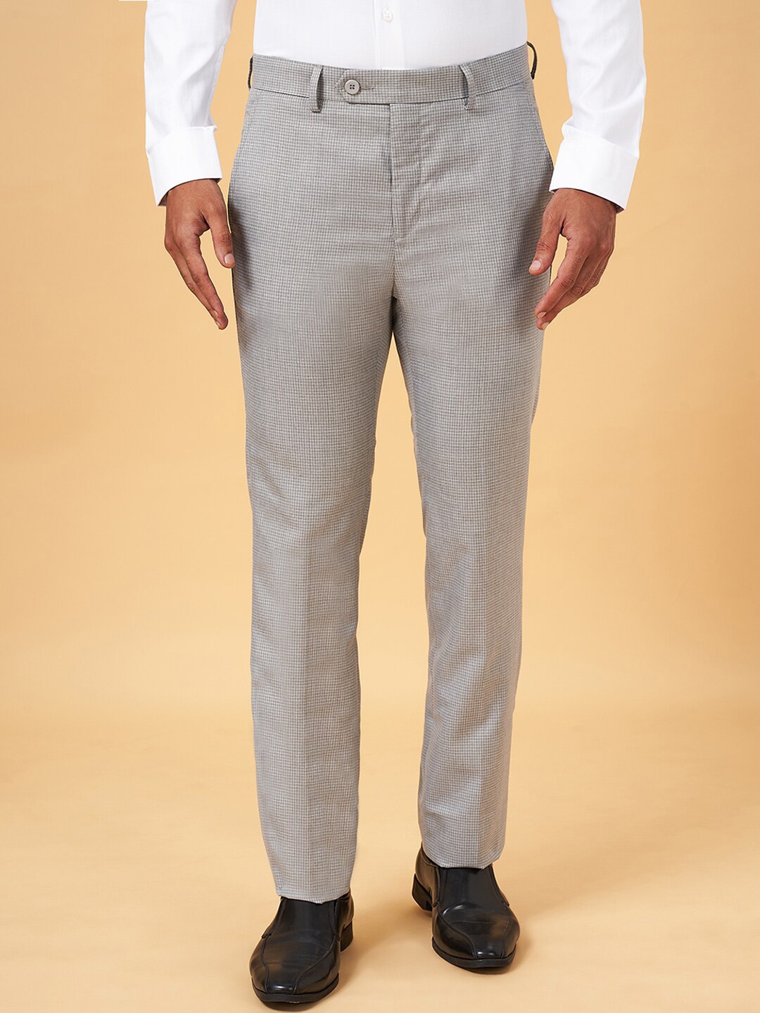 

BYFORD by Pantaloons Men Slim Fit Low-Rise Formal Trousers, Grey