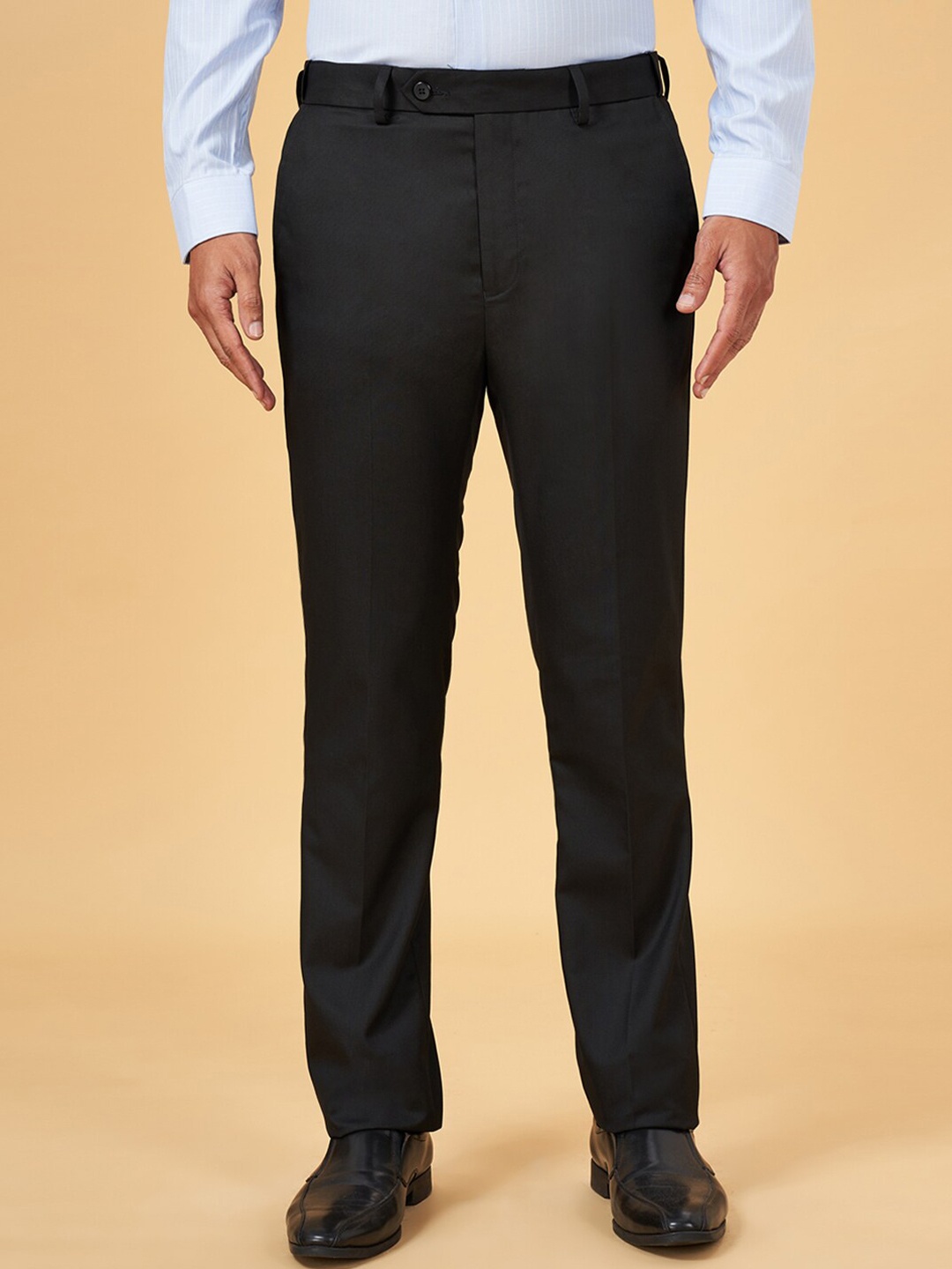 

BYFORD by Pantaloons Men Slim Fit Low-Rise Formal Trousers, Black