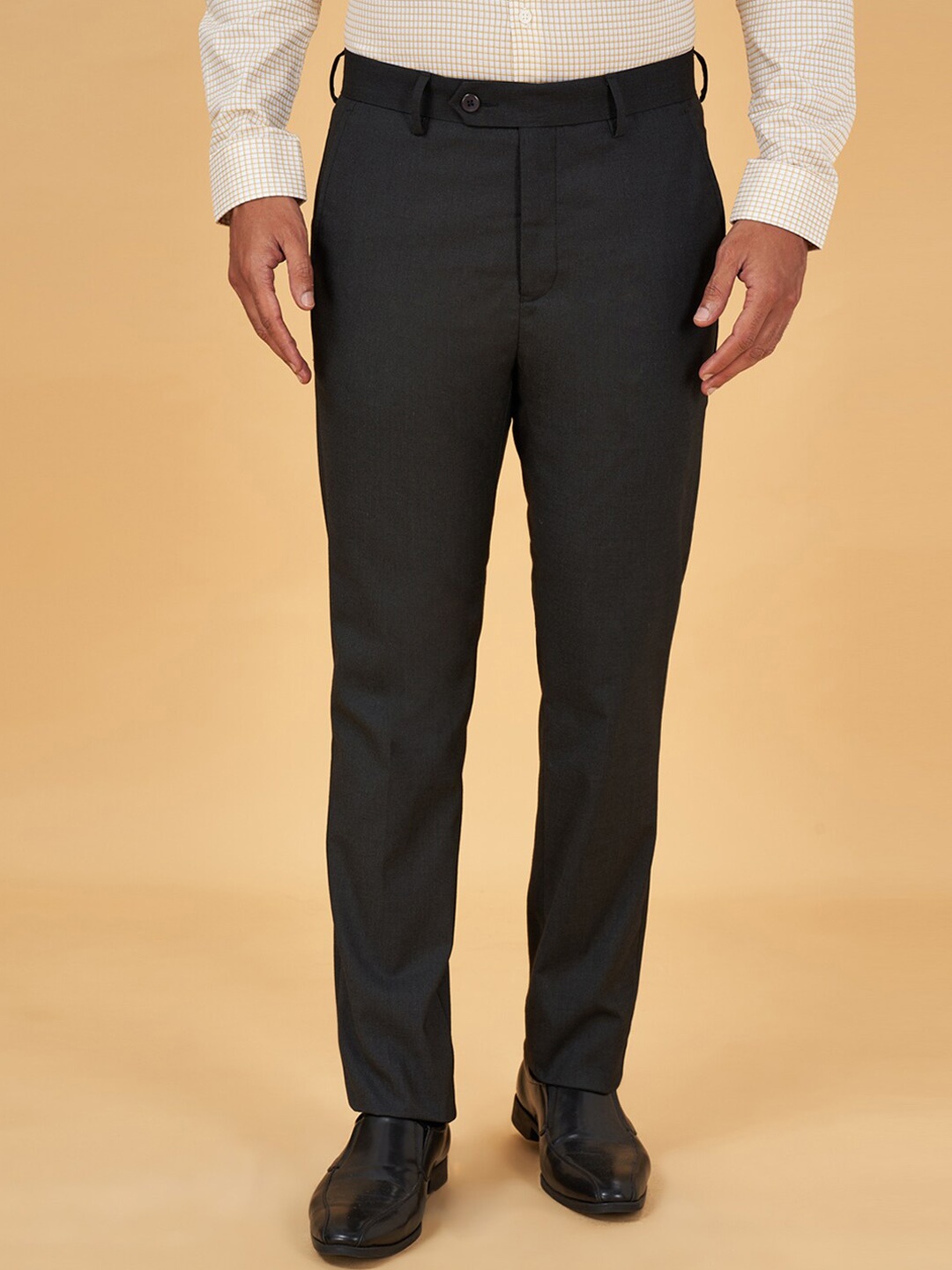 

BYFORD by Pantaloons Men Slim Fit Low-Rise Formal Trousers, Black