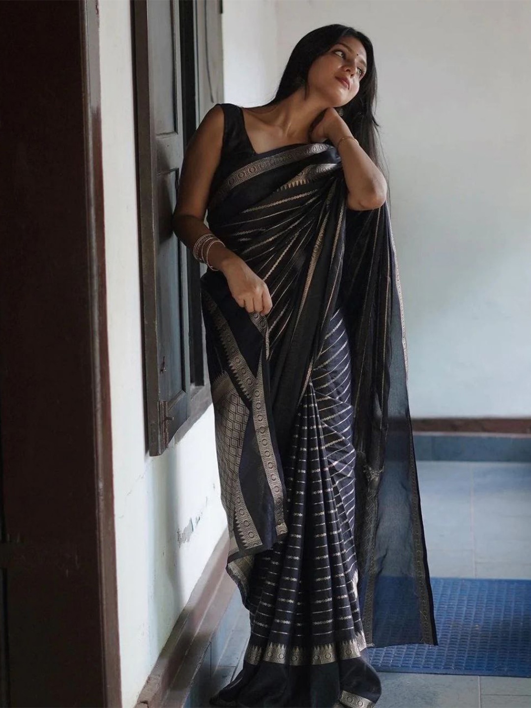 

TIEXA Ethnic Motifs Woven Design Zari Pure Silk Banarasi Saree, Black