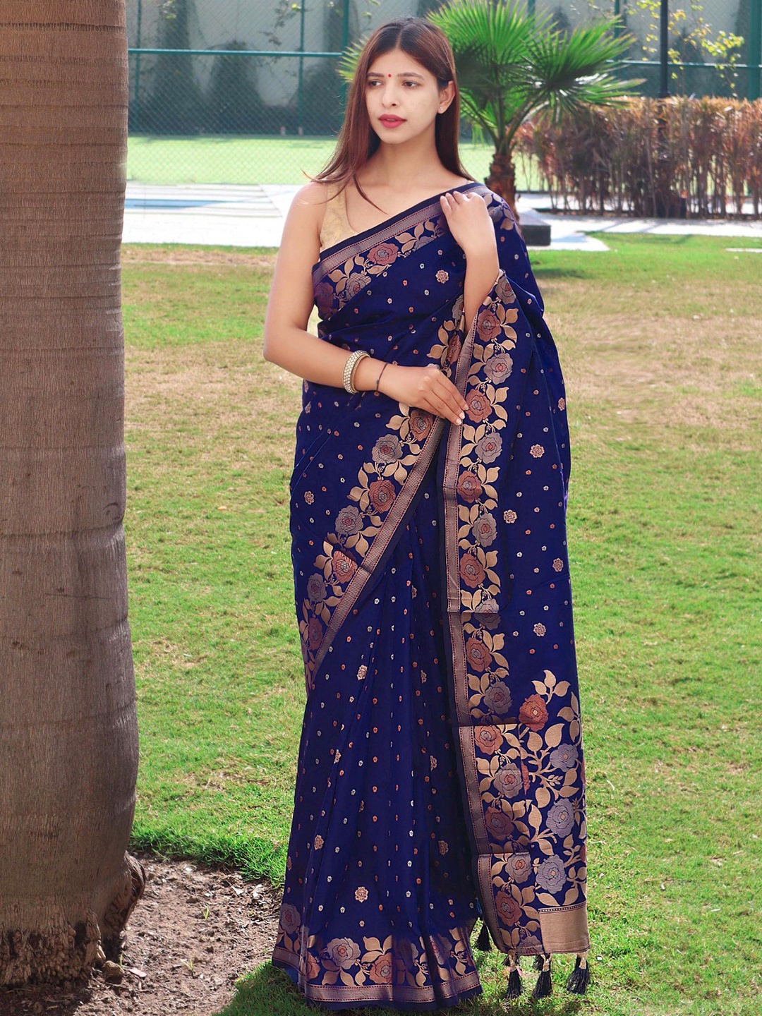 

TIEXA Floral Woven Design Zari Pure Silk Banarasi Saree, Navy blue