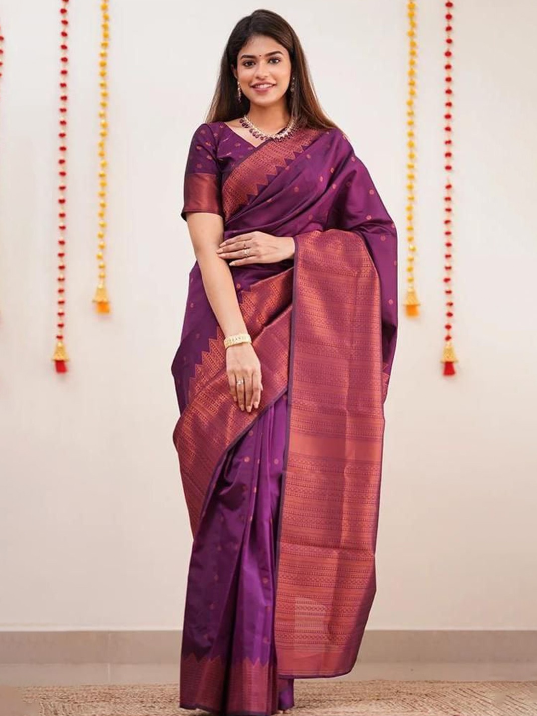 

TIEXA Floral Woven Design Zari Pure Silk Banarasi Saree, Magenta