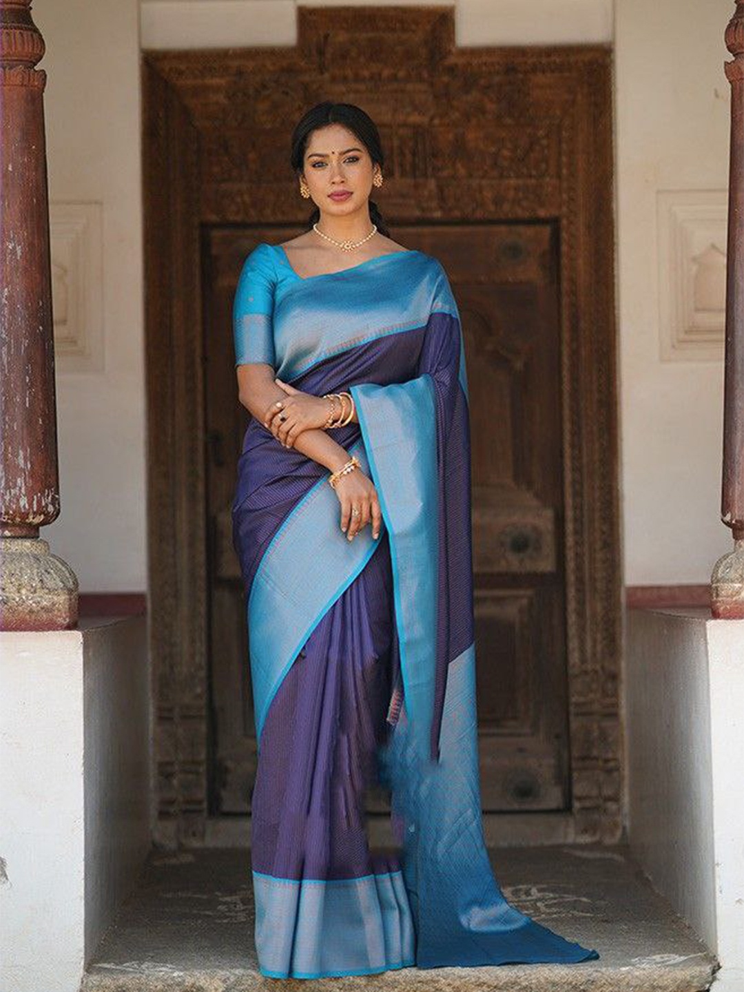 

TIEXA Navy Blue & Gold-Toned Woven Design Zari Pure Silk Banarasi Saree