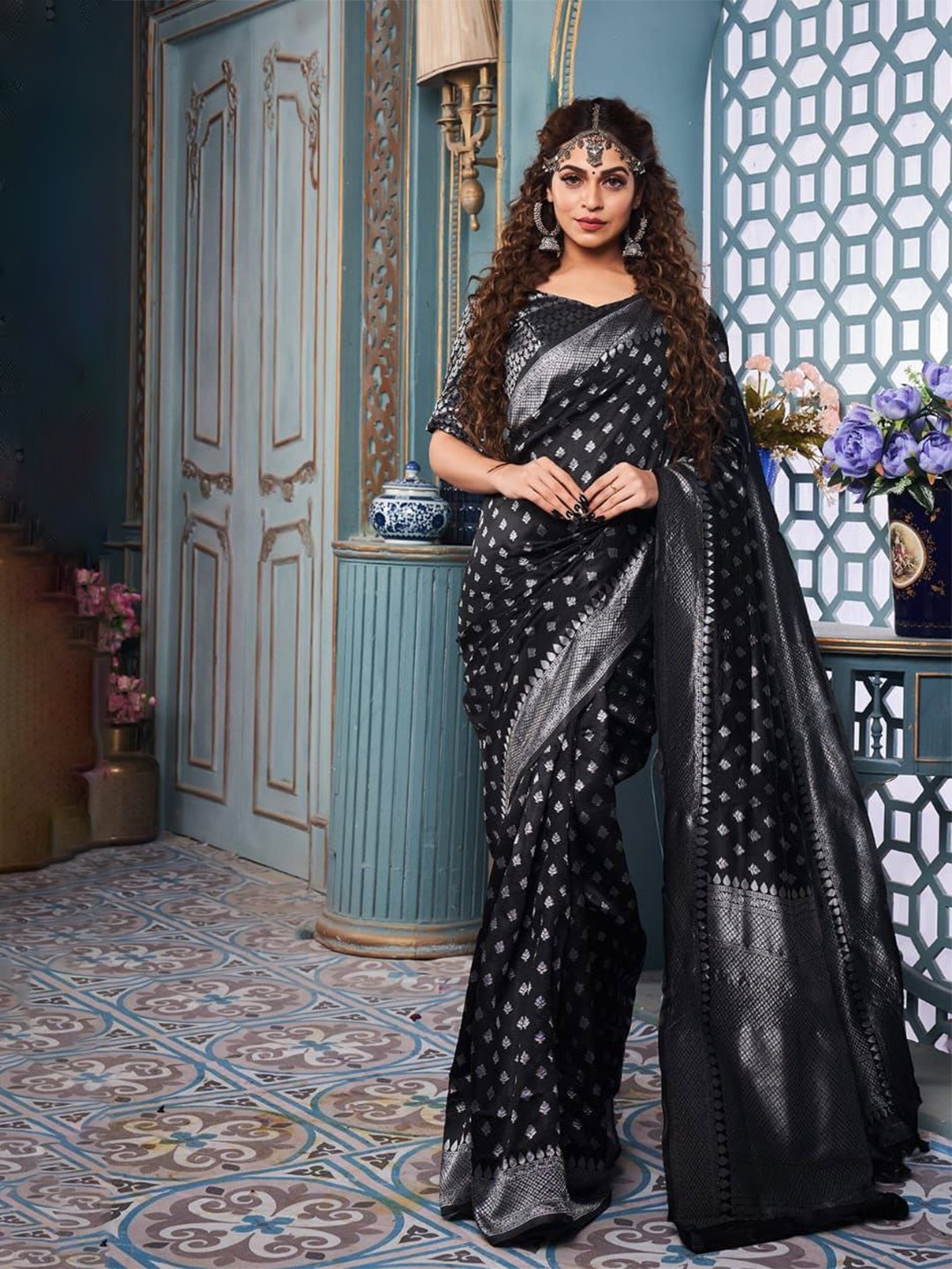 

TIEXA Ethnic Motif Woven Design Zari Pure Silk Banarasi Saree, Black