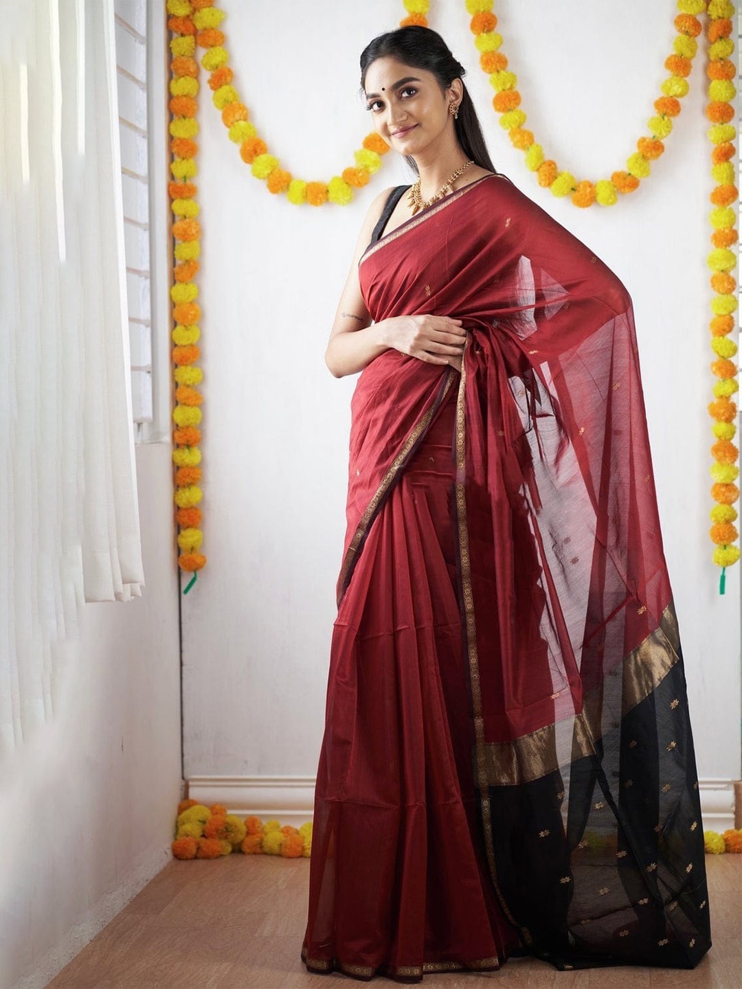 

TIEXA Ethnic Motif Woven Design Zari Pure Silk Banarasi Saree, Red