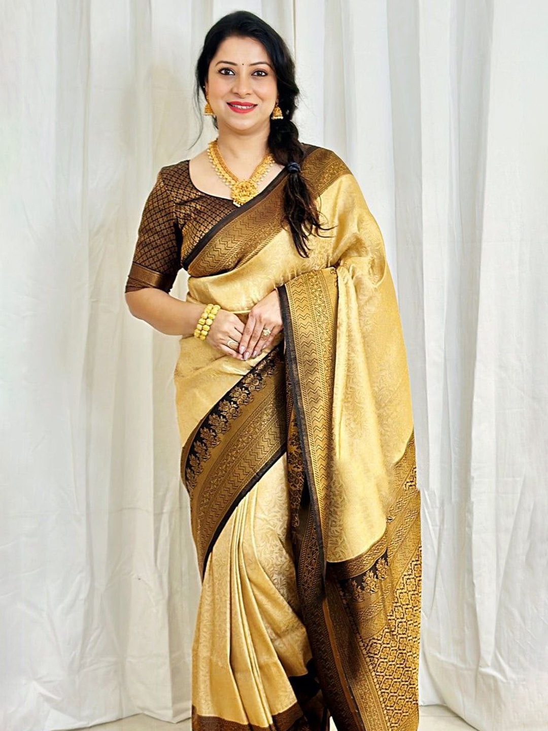 

TIEXA Ethnic Motifs Woven Design Zari Banarasi Saree, Yellow