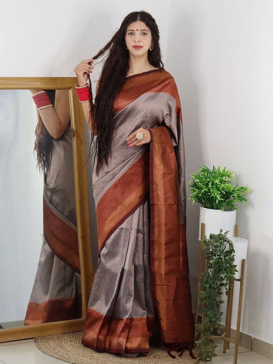 

TIEXA Ethnic Motifs Woven Design Zari Banarasi Saree, Grey