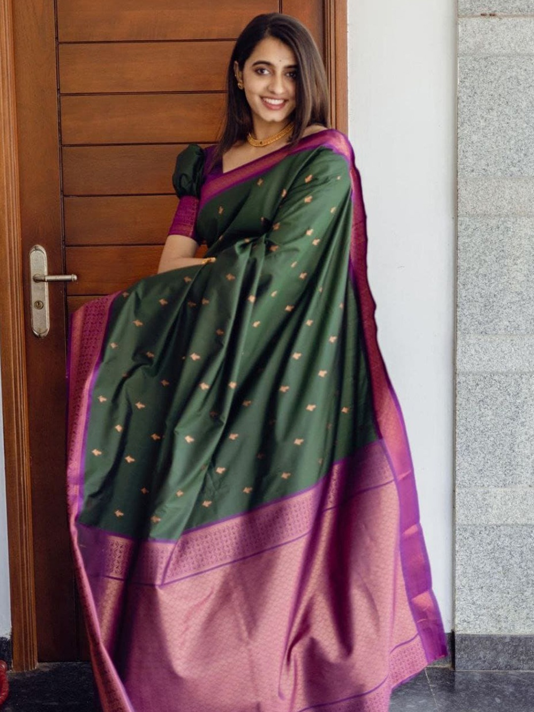 

TIEXA Ethnic Motifs Woven Design Zari Banarasi Saree, Olive