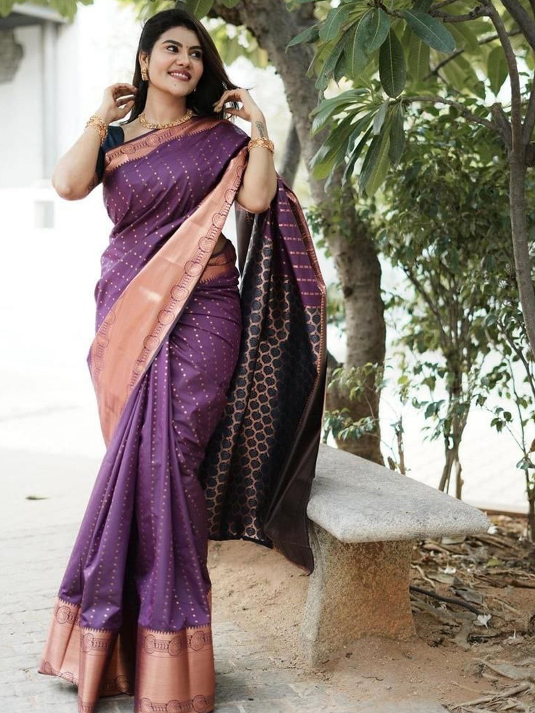 

TIEXA Ethnic Motifs Woven Design Zari Banarasi Saree, Magenta