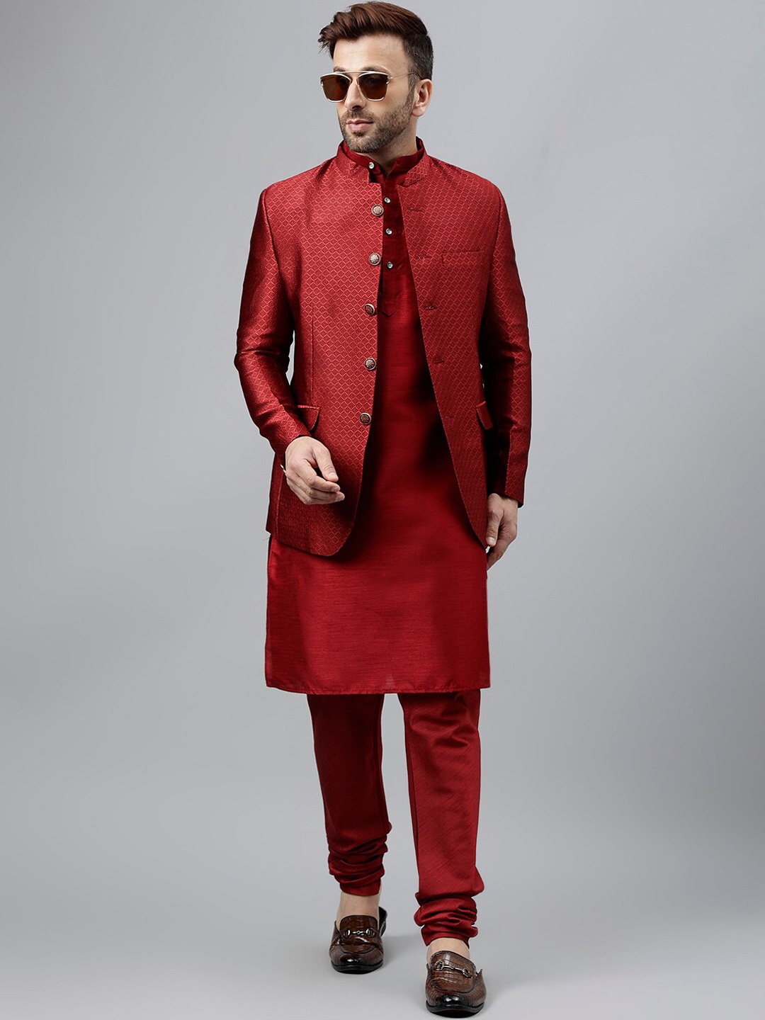 

Vgyaan Mandarin Collar Kurta with Churidar & Blazer, Maroon