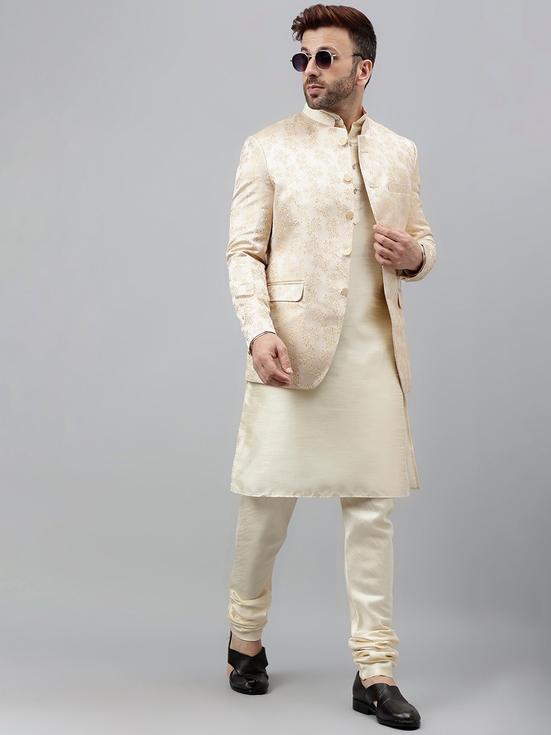 

Vgyaan Mandarin Collar Kurta with Pyjamas And Nehru Jacket, Cream