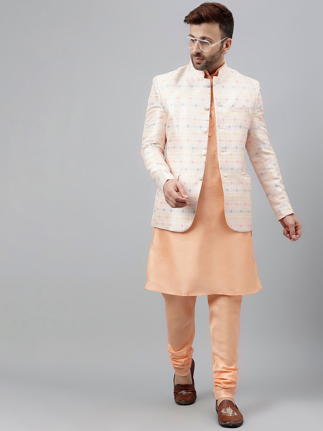 

Vgyaan Mandarin Collar Kurta with Pyjamas And Nehru Jacket, Peach
