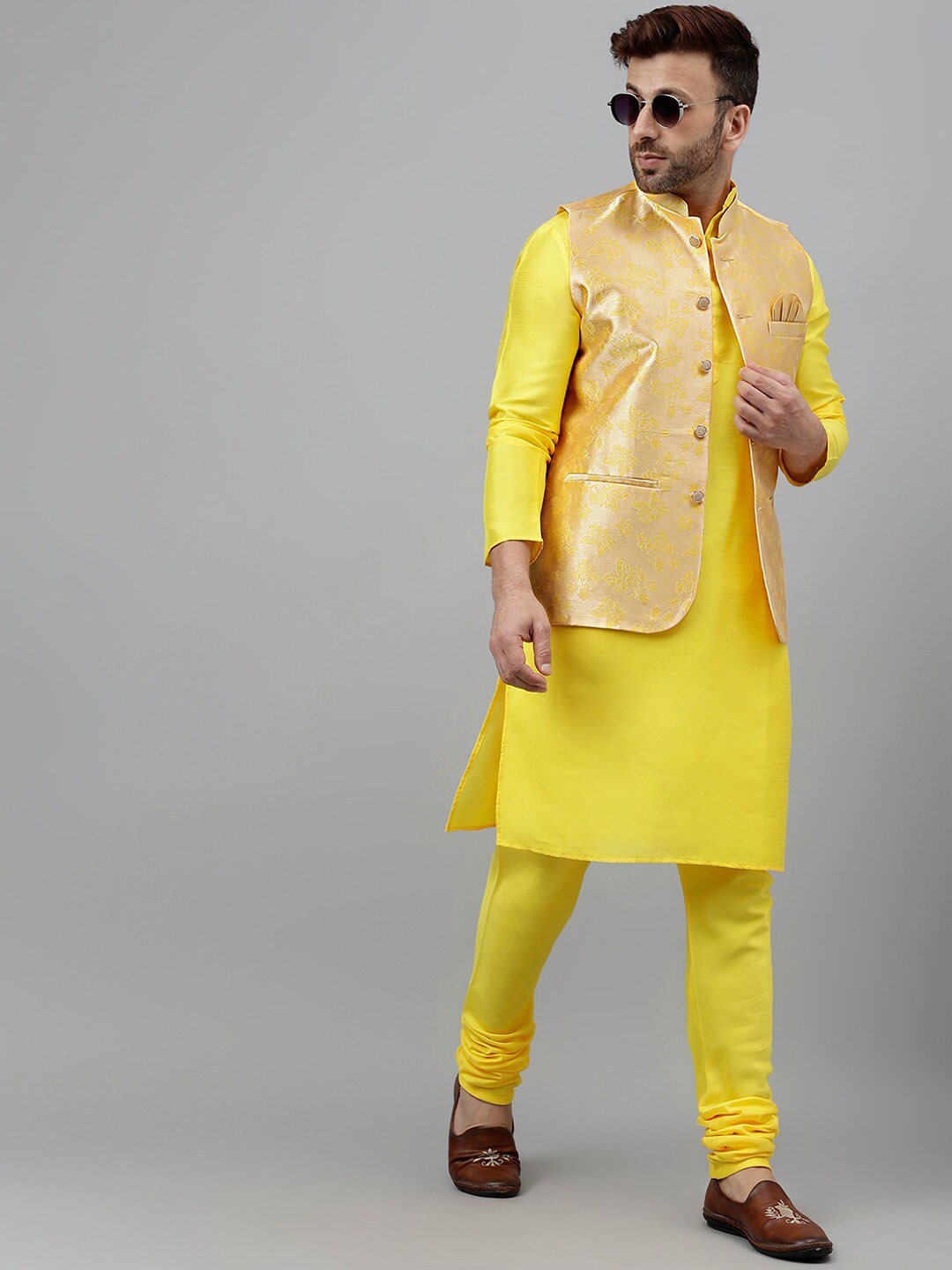 

Vgyaan Band Collar Straight Kurta With Pyjamas & Nehru Jacket, Yellow