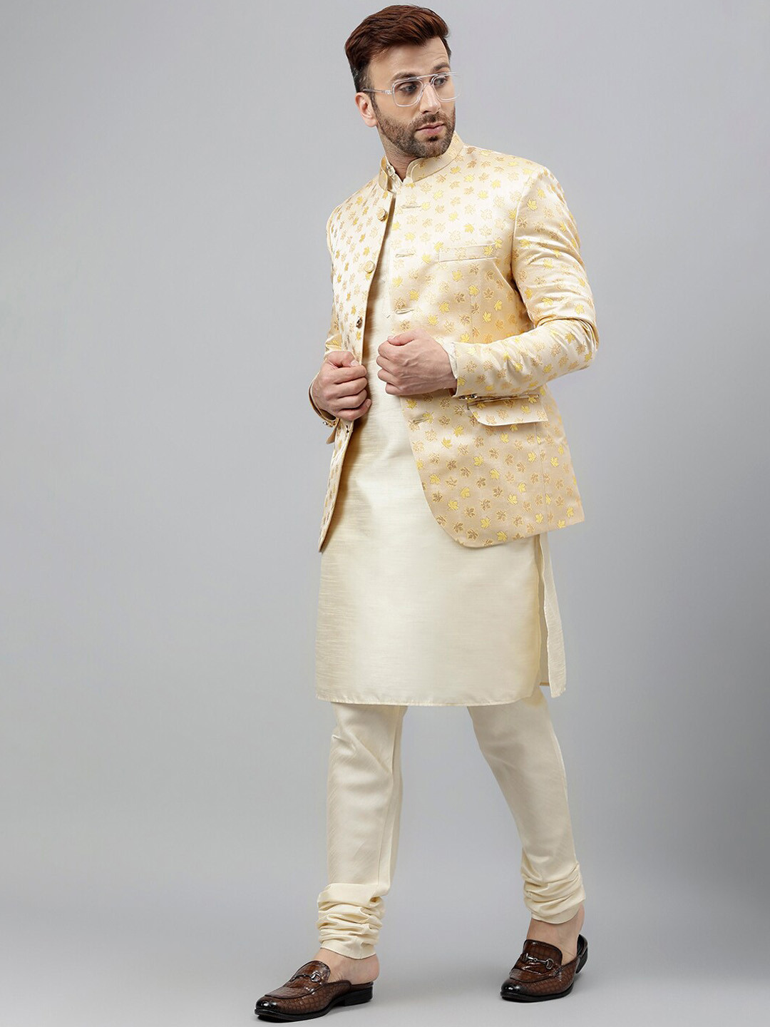 

Vgyaan Mandarin Collar Straight Kurta With Pyjamas & With Jacket, Cream