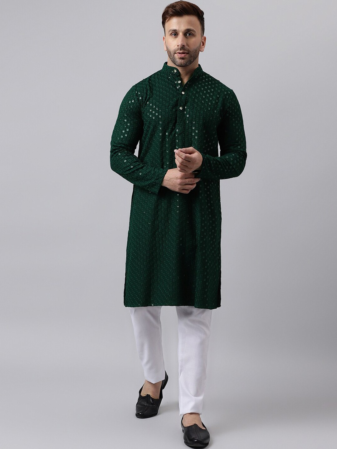 

Vgyaan Geometric Embroidered Sequinned Straight Kurta With Pyjamas, Green