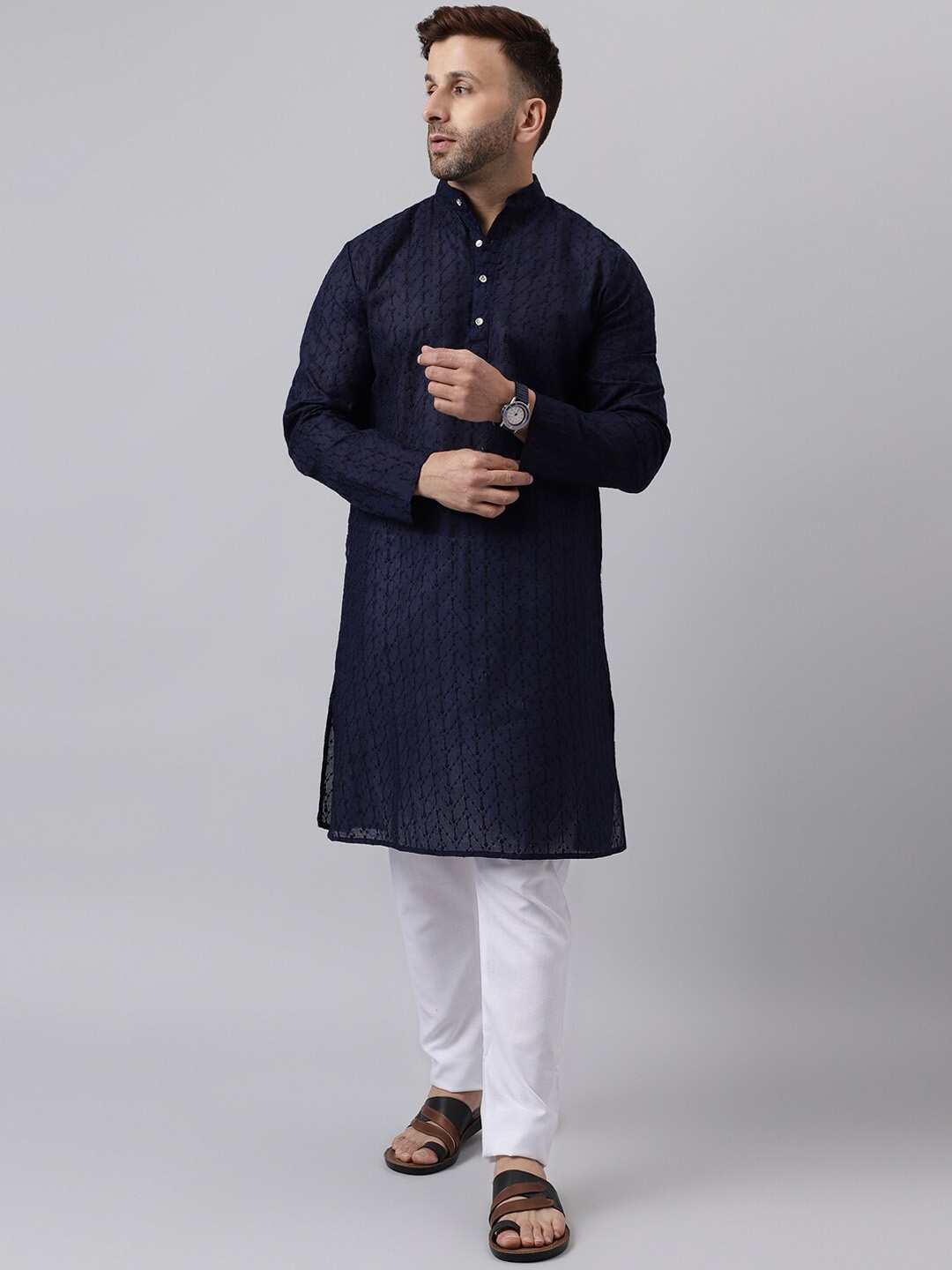 

Vgyaan Floral Embroidered Regular Thread Work Kurta With Trousers, Navy blue