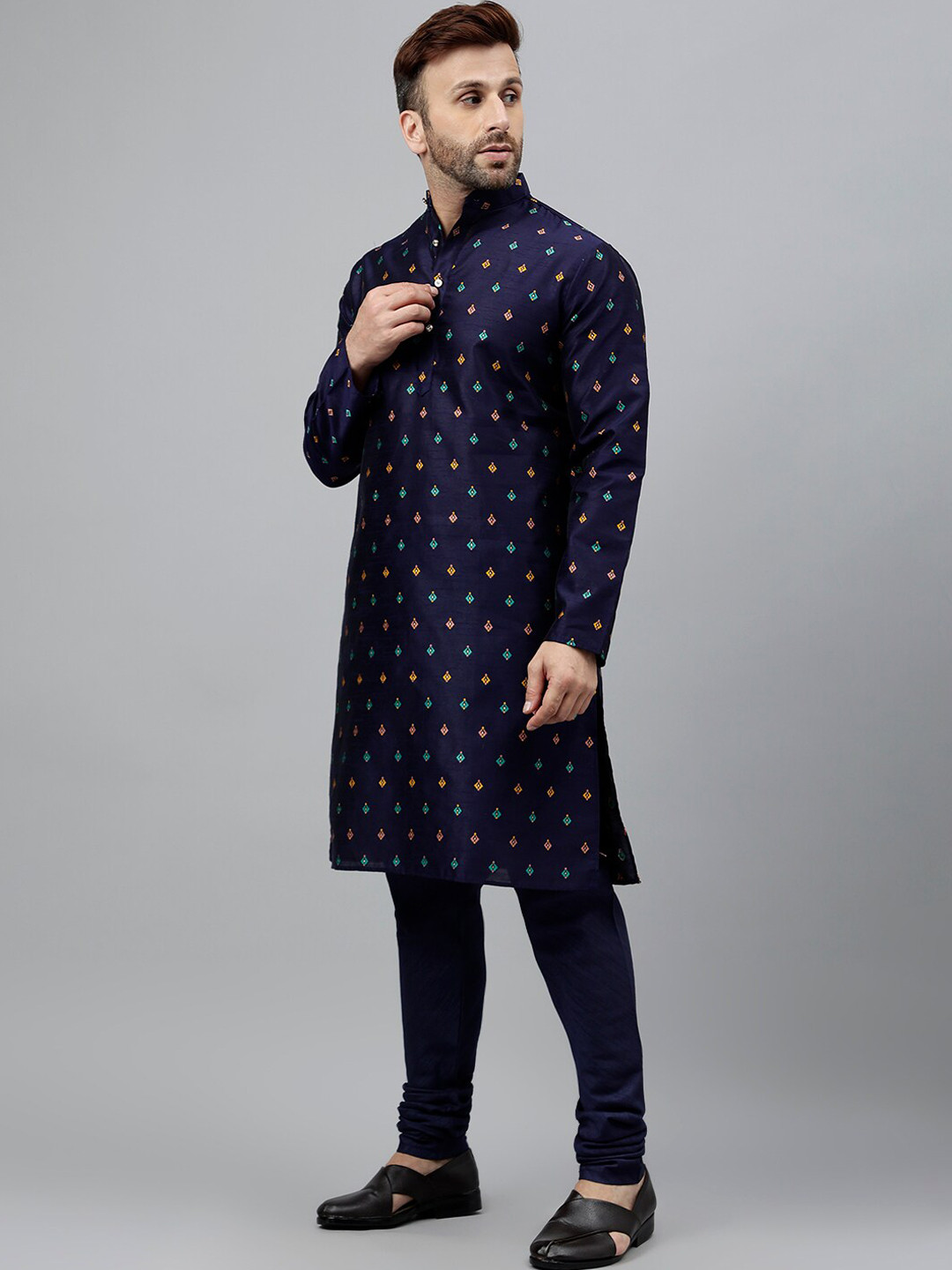 

Vgyaan Woven Design Mandarin Collar Regular Kurta With Churidar, Navy blue