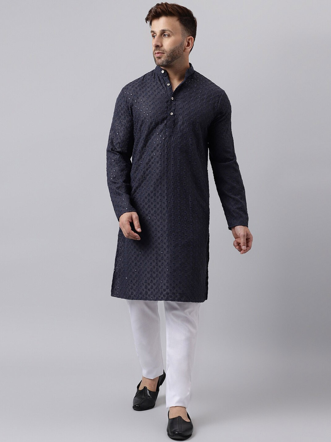 

Vgyaan Ethnic Motifs Embroidered Sequinned Straight Kurta With Pyjamas, Navy blue