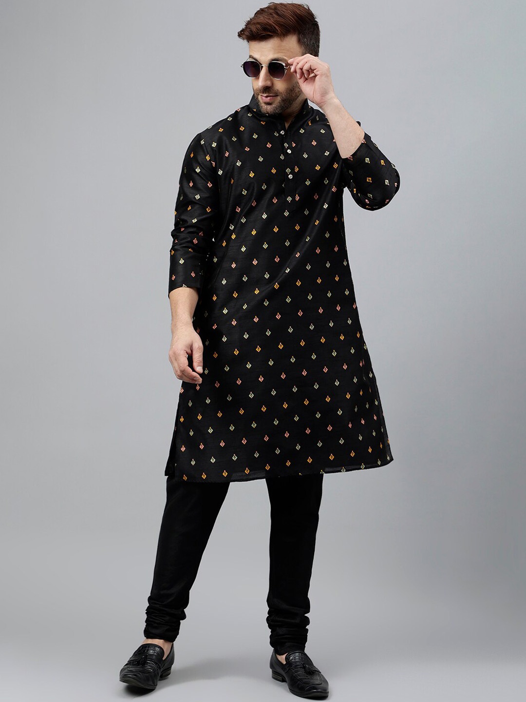 

Vgyaan Ethnic Motifs Woven Design Regular Straight Kurta with Pyjamas, Black