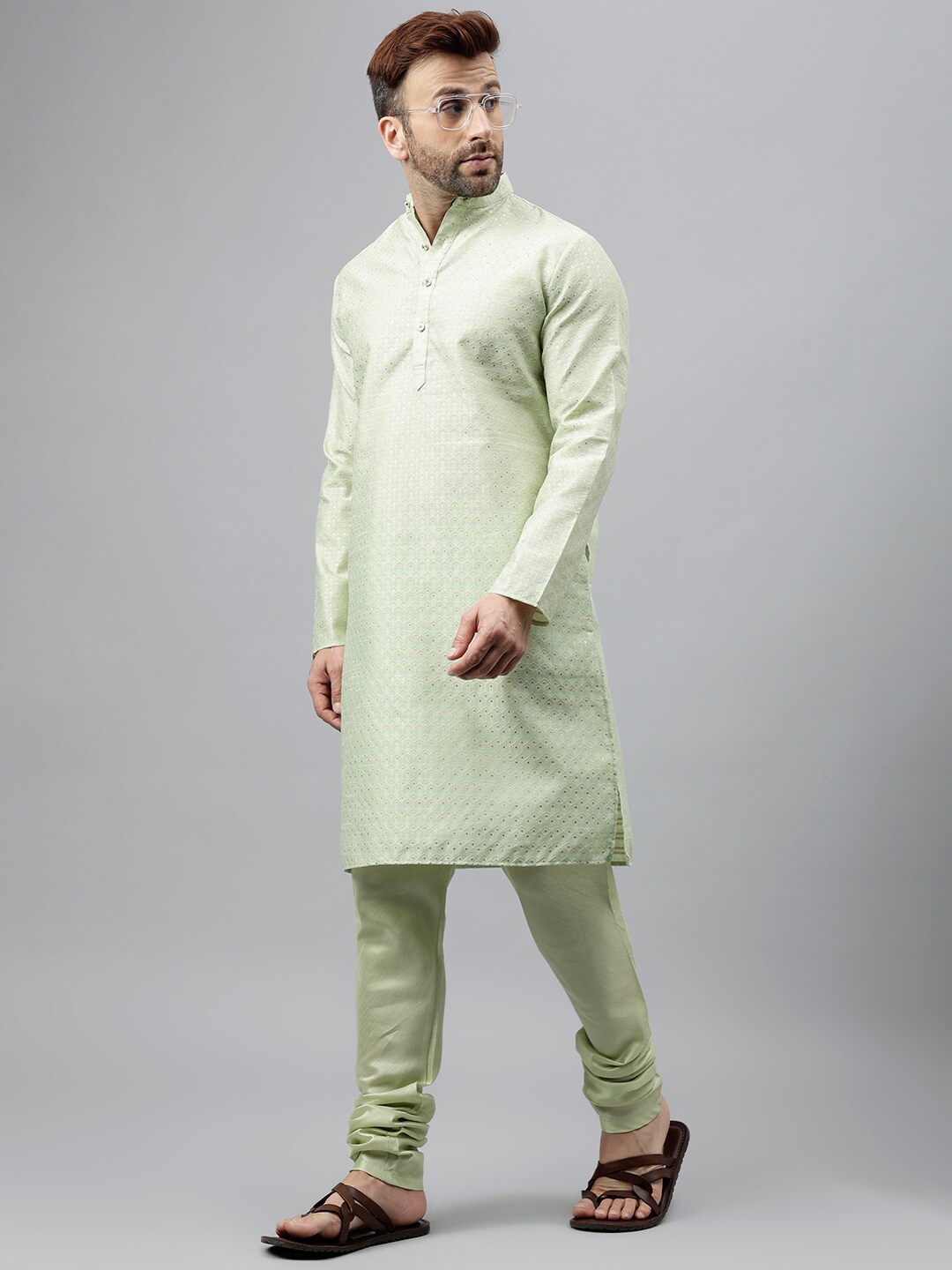 

Vgyaan Woven Design Regular Thread Work Kurta with Trousers, Green