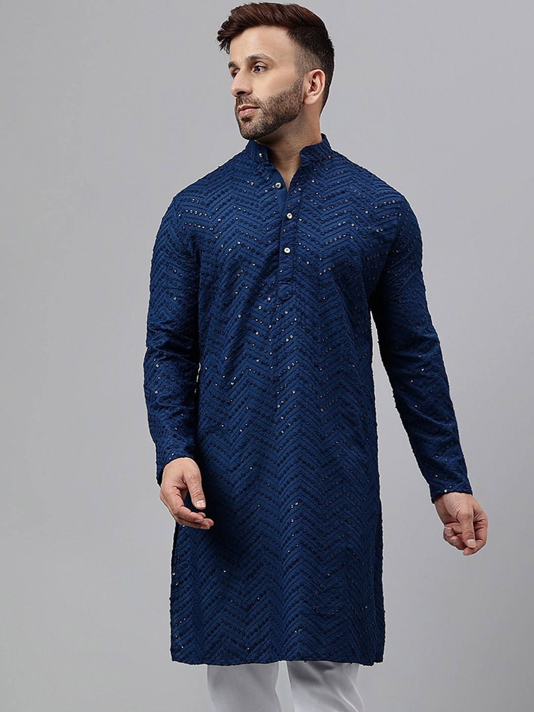 

Vgyaan Geometric Embroidered Sequins Mandarin Collar Kurta, Navy blue