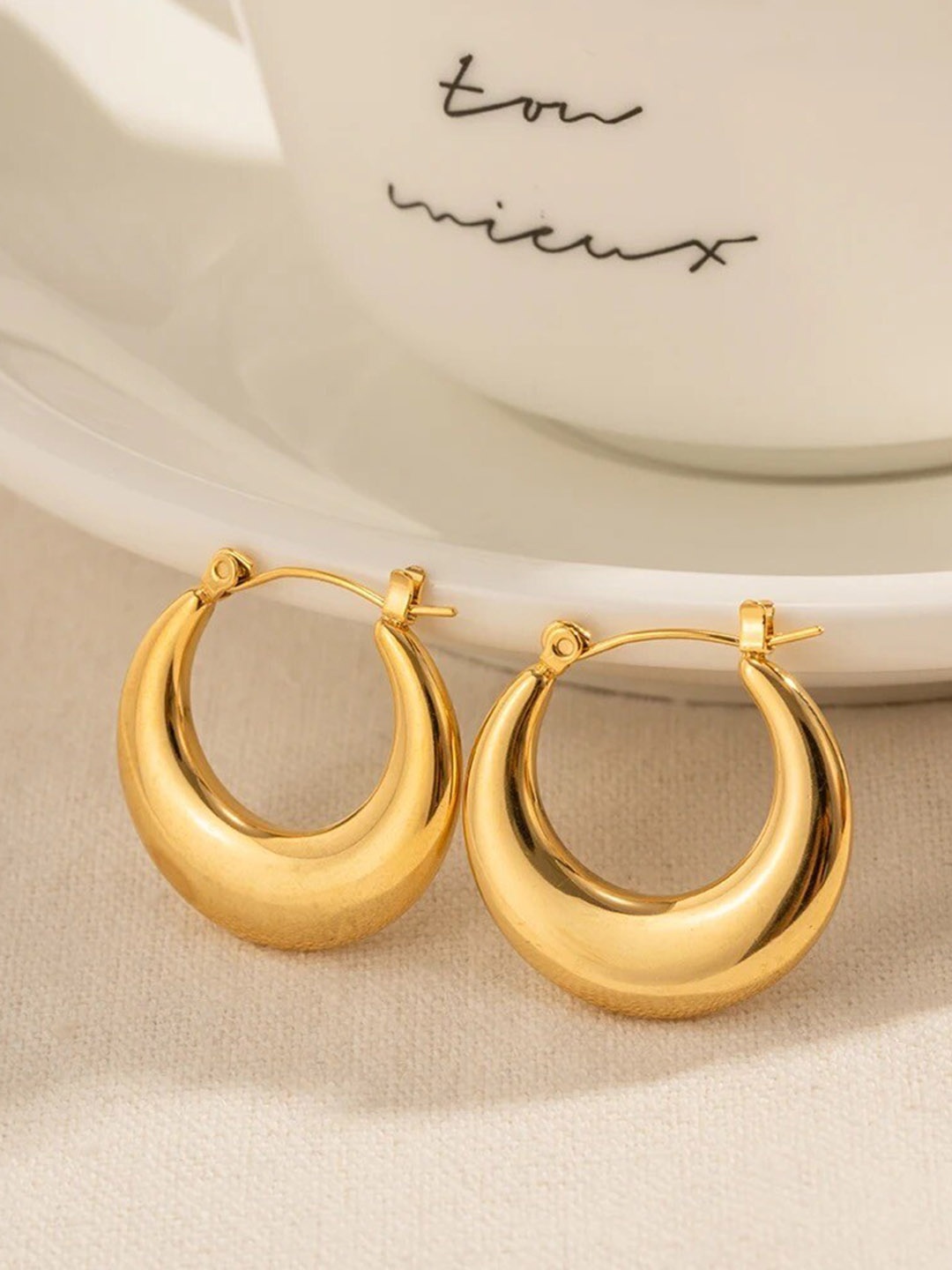 

Inaya 18KT Gold-Plated Contemporary Hoop Earrings