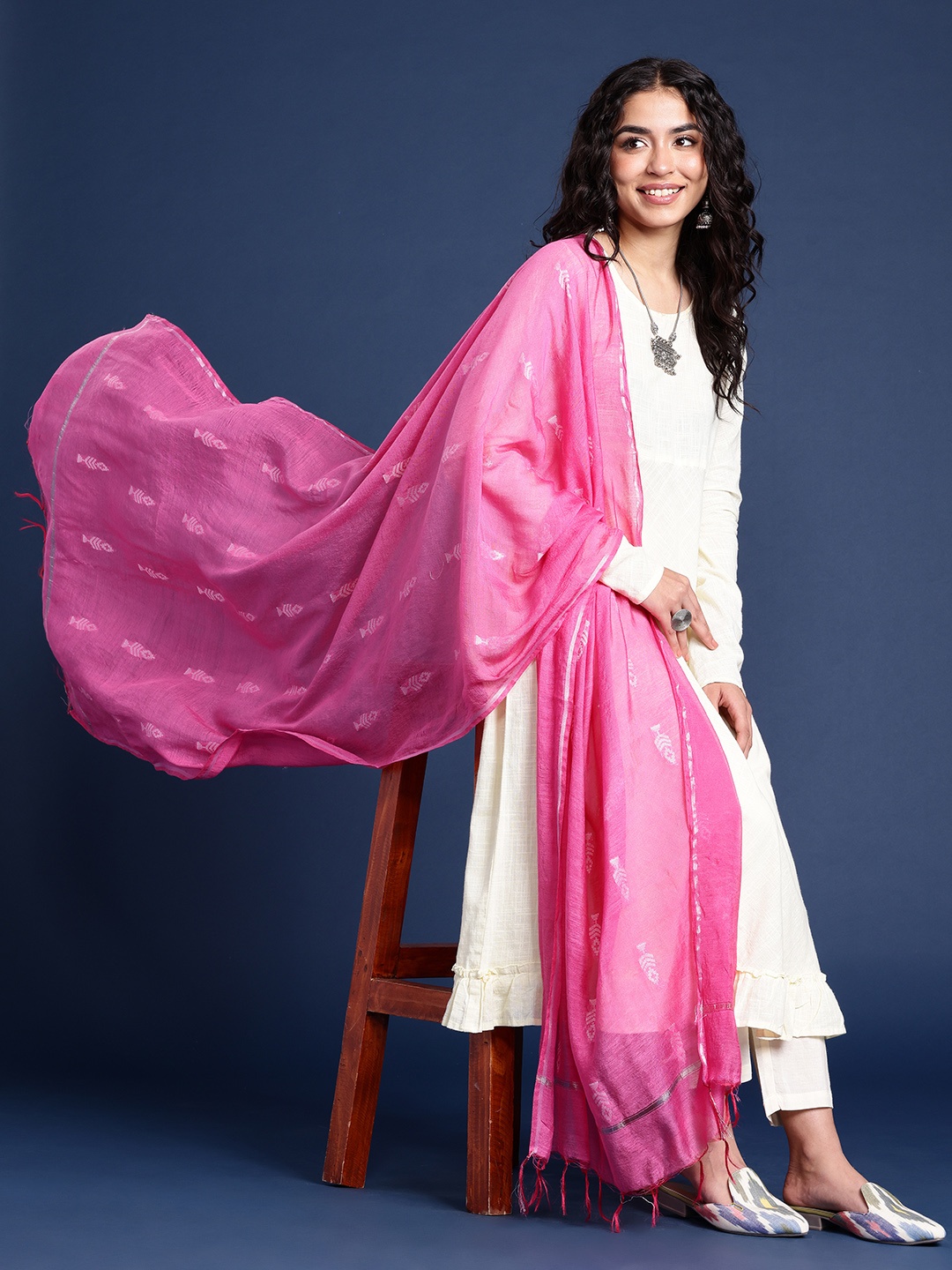 

Taavi Ethnic Motifs Woven Design Dupatta, Pink