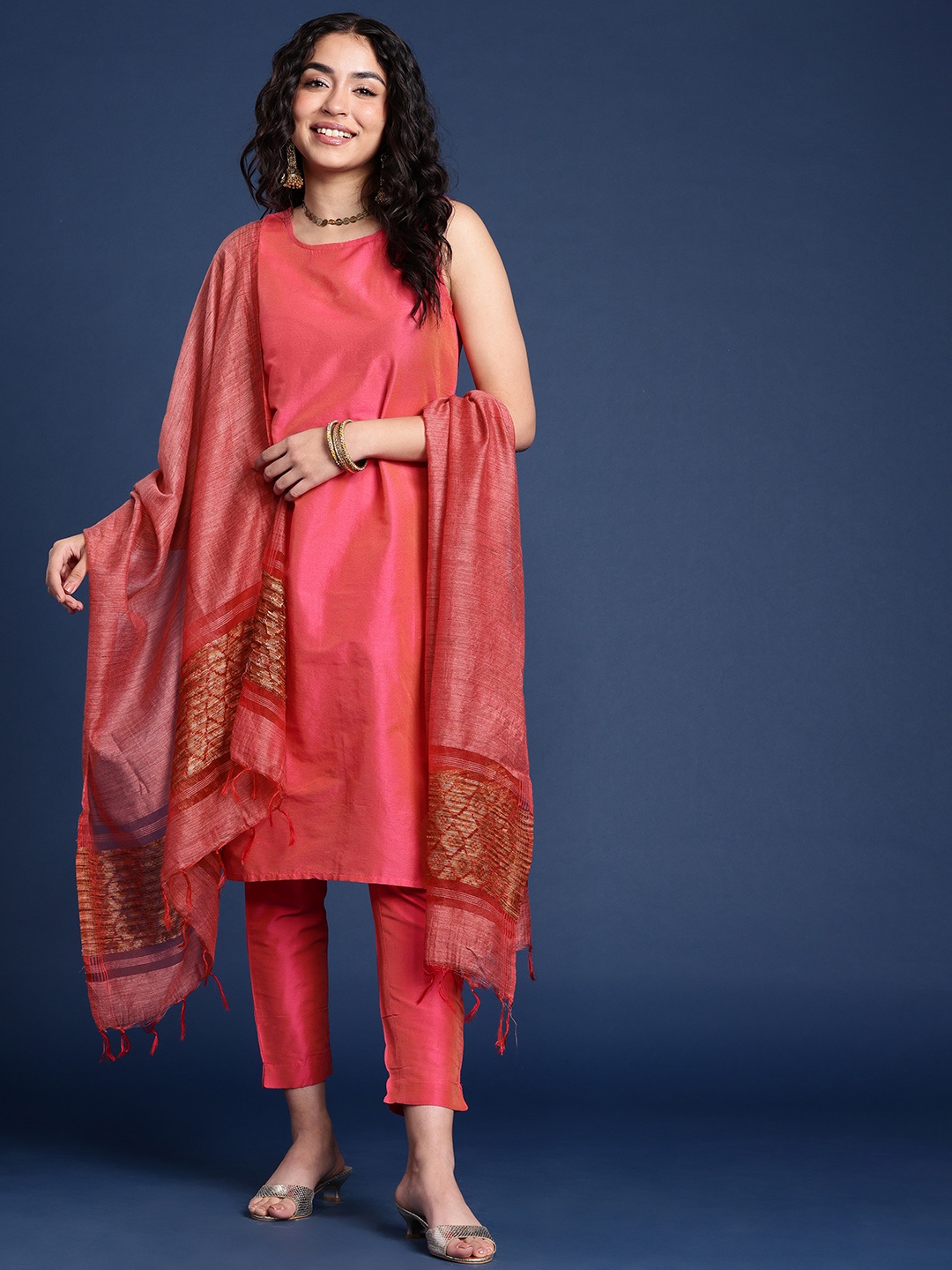 

Taavi Solid Dupatta, Red