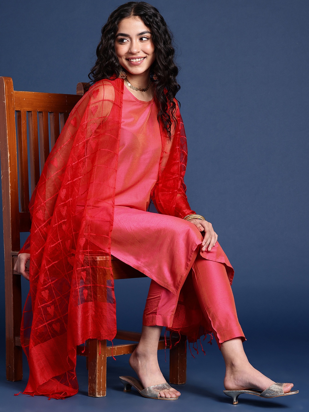 

Taavi Woven Design Dupatta, Red