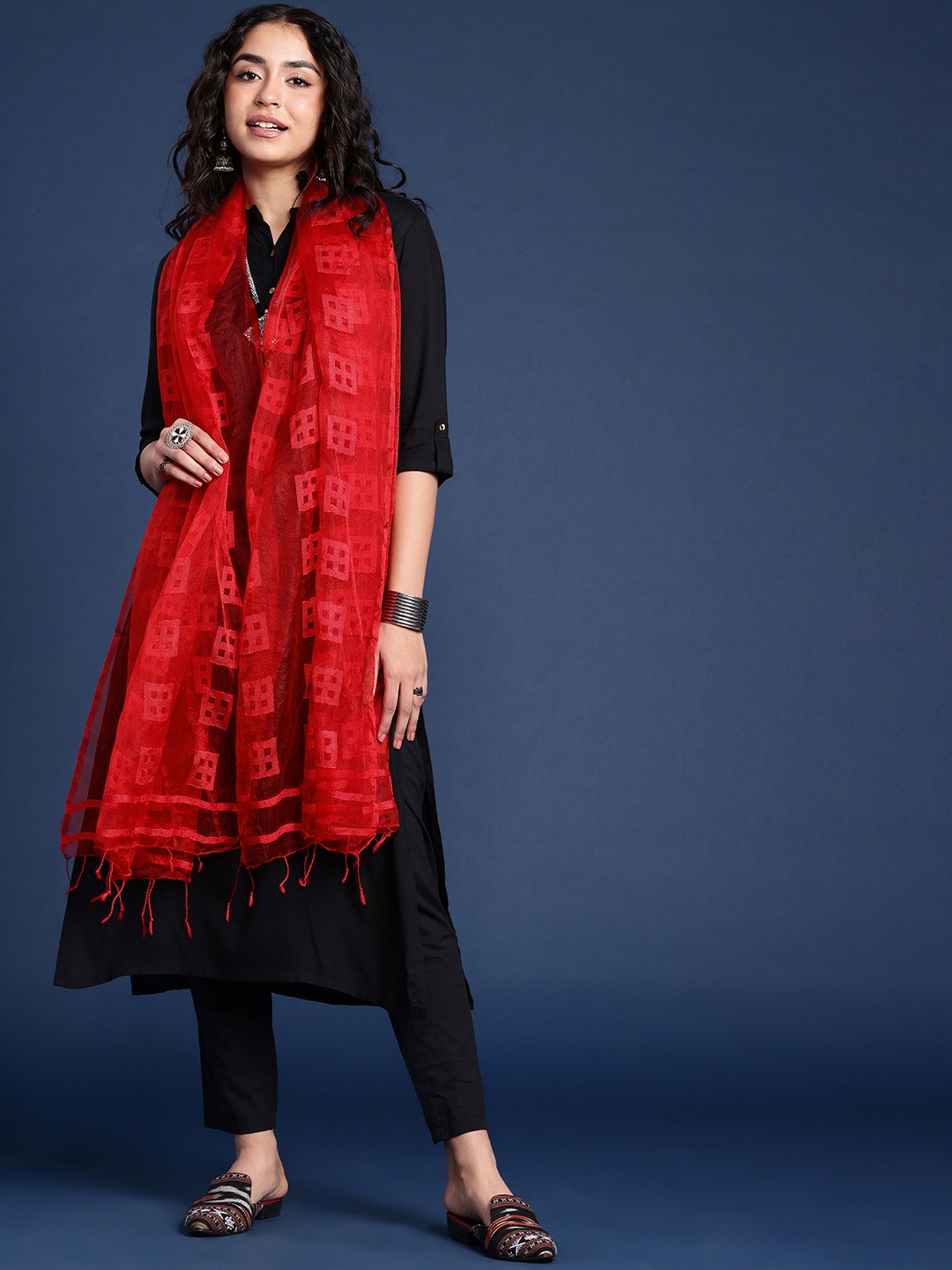 

Taavi Woven Design Dupatta, Red