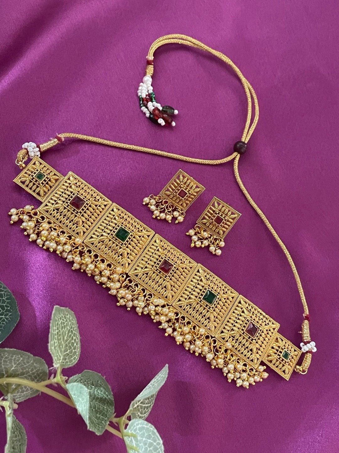 

Digital Dress Room Gold-Plated Stone-Studded Jewellery Set