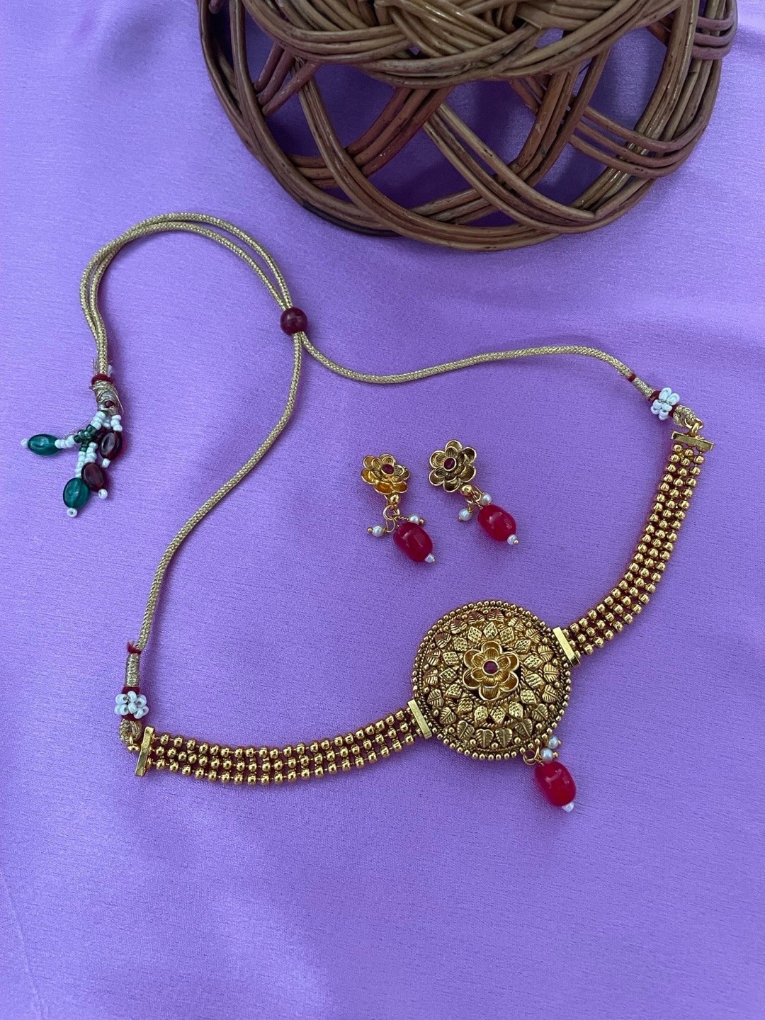 

Digital Dress Room Gold-Plated Stones-Studded & Beaded Jewellery Set