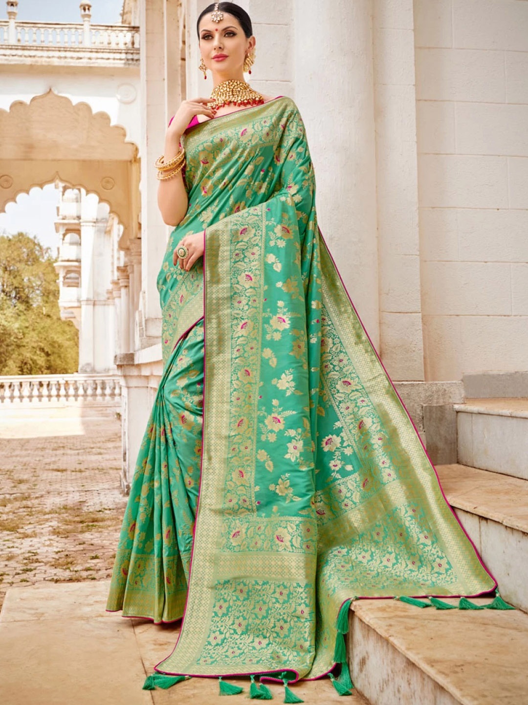 

Trendmalls Woven Design Zari Banarasi Saree, Green