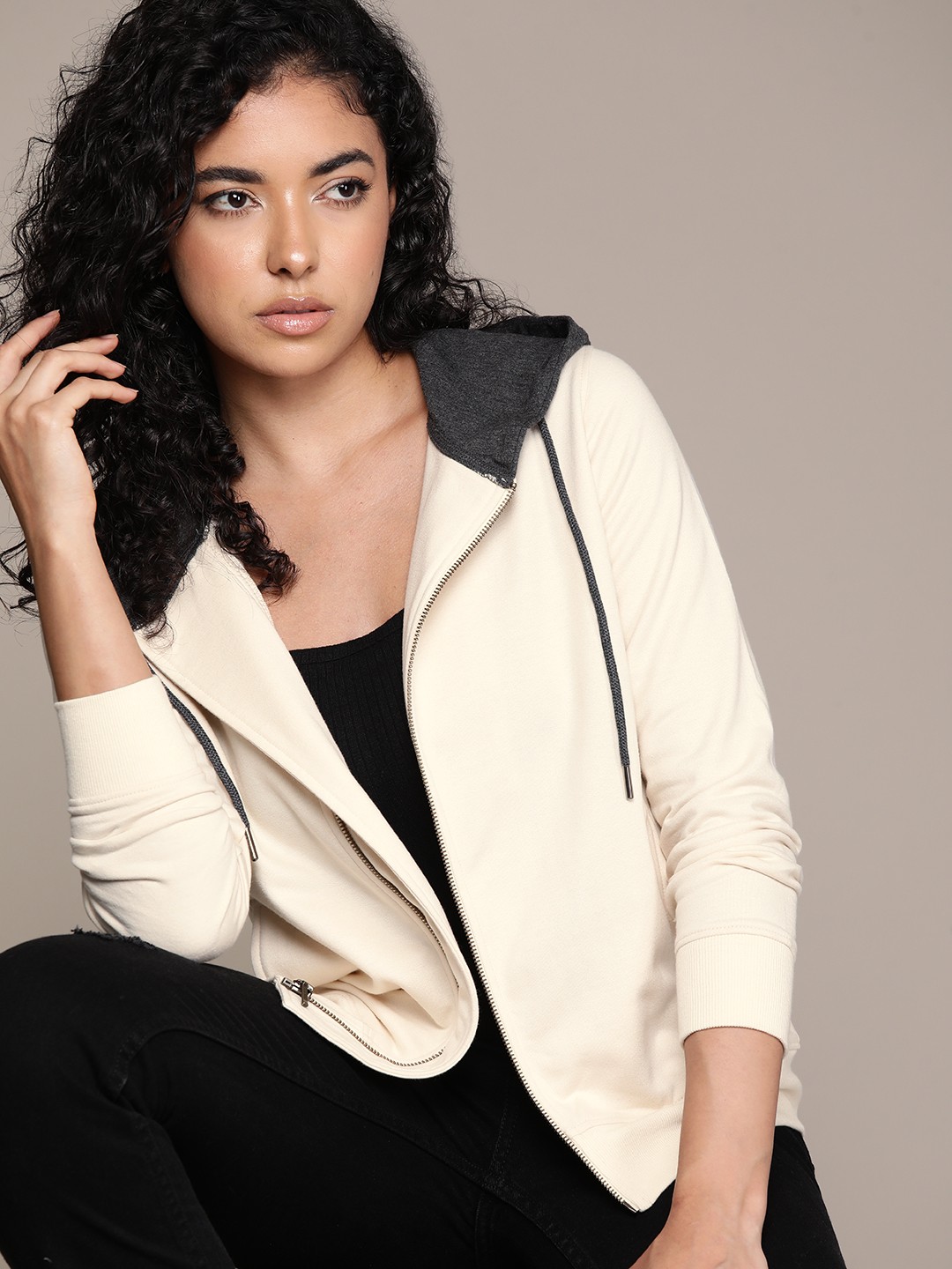 

Roadster Women Solid Hooded Sweatshirt, Off white