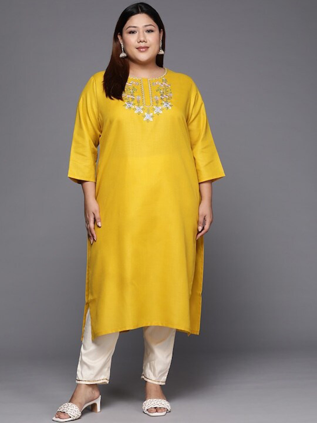 

Sztori Plus Size Floral Embroidered Pure Cotton Kurta, Mustard