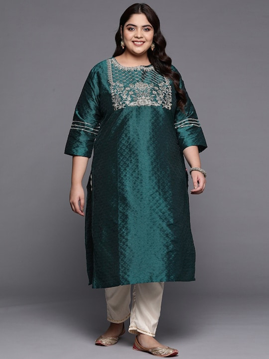 

Sztori Plus Size Floral Embroidered Cotton Silk Kurta, Green