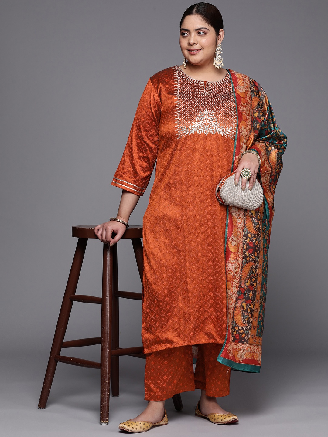 

Sztori Plus Size Geometric Woven Design Zari Work Regular Kurta With Trousers & Dupatta, Rust